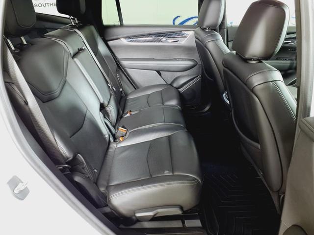 Photo of 2020 White Cadillac XT6