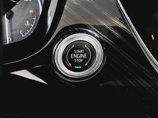 Photo of 2020 White Cadillac XT6