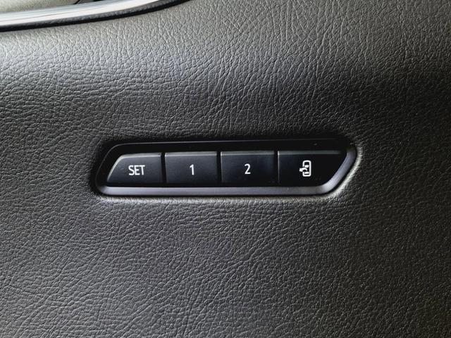 Photo of 2020 White Cadillac XT6