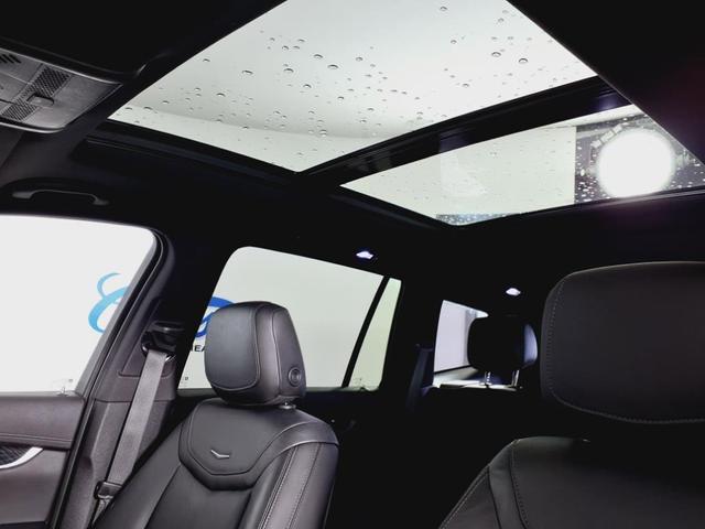 Photo of 2020 White Cadillac XT6
