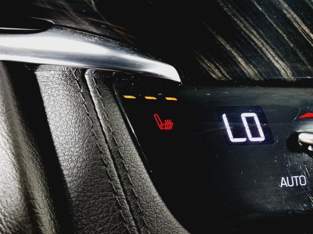 Photo of 2020 White Cadillac XT6