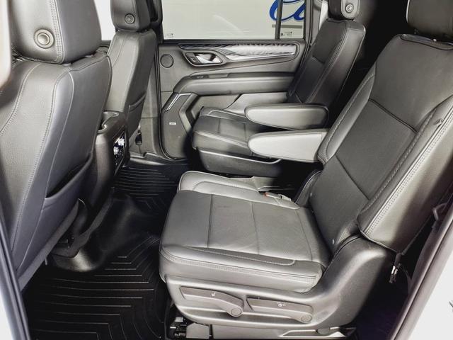 Photo of 2022 White GMC Yukon XL