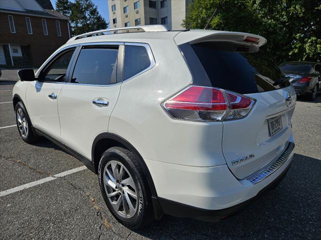 Photo of 2015 Pearl White Nissan Rogue