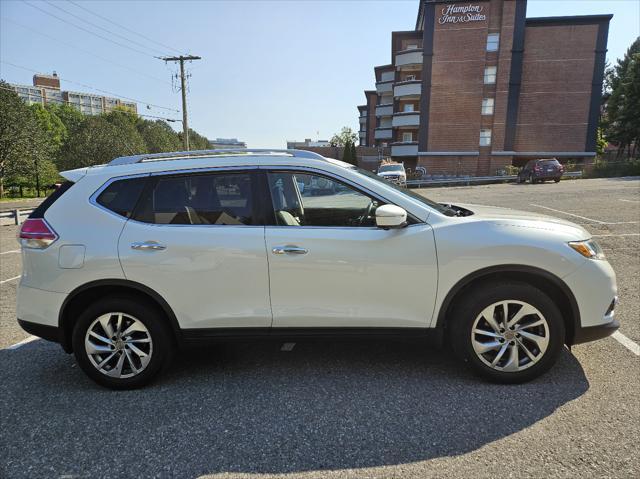 Photo of 2015 Pearl White Nissan Rogue