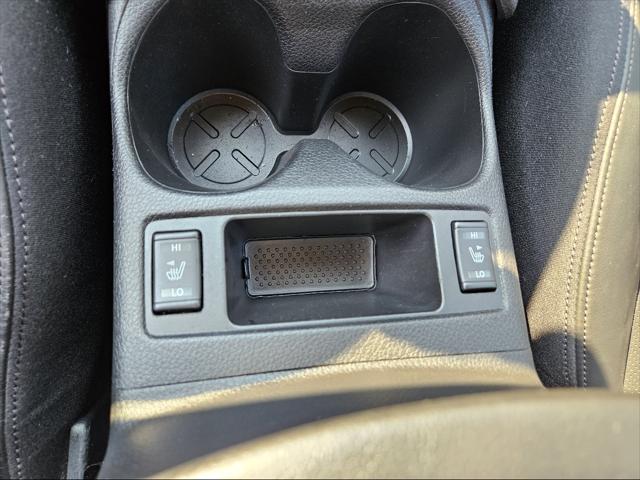 Photo of 2015 Pearl White Nissan Rogue