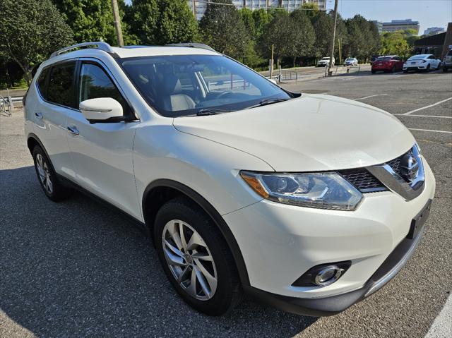 Photo of 2015 Pearl White Nissan Rogue