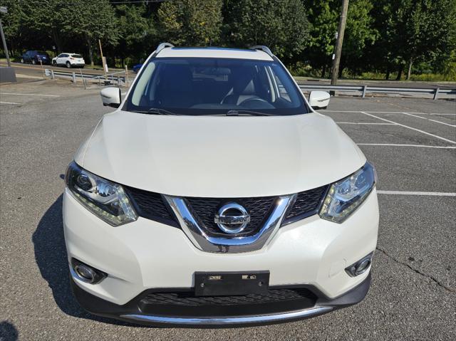 Photo of 2015 Pearl White Nissan Rogue