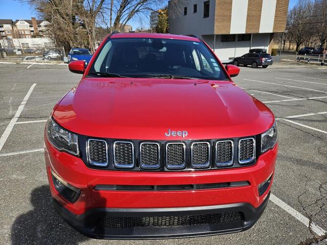 Photo of 2018 Redline Pearlcoat Jeep Compass