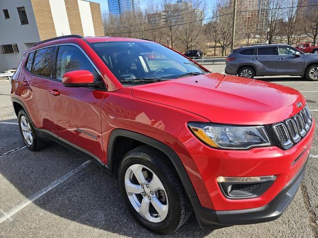 Photo of 2018 Redline Pearlcoat Jeep Compass