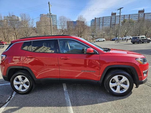 Photo of 2018 Redline Pearlcoat Jeep Compass