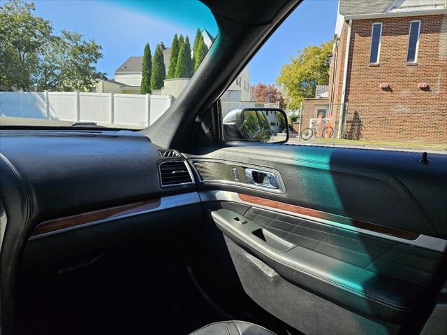 Photo of 2018 Shadow Black Ford Explorer