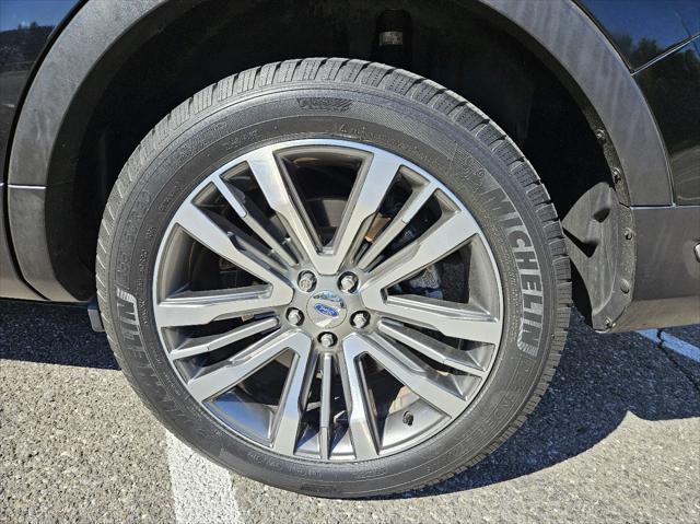 Photo of 2018 Shadow Black Ford Explorer