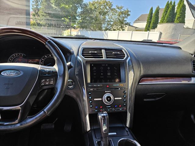 Photo of 2018 Shadow Black Ford Explorer