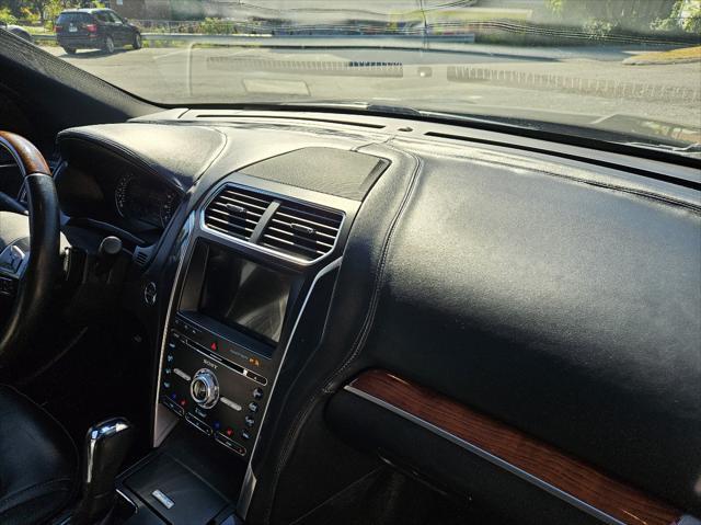 Photo of 2018 Shadow Black Ford Explorer