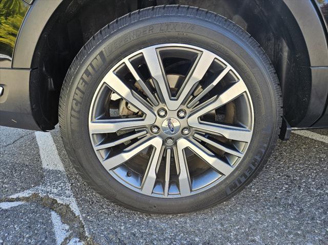 Photo of 2018 Shadow Black Ford Explorer