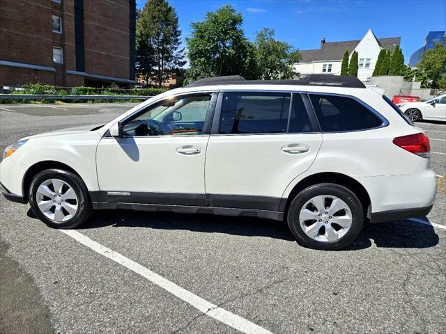 Photo of 2011 Satin White Pearl Subaru Outback