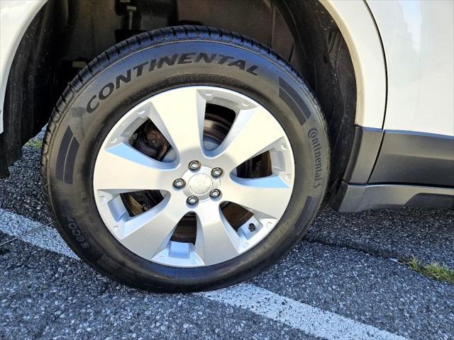 Photo of 2011 Satin White Pearl Subaru Outback