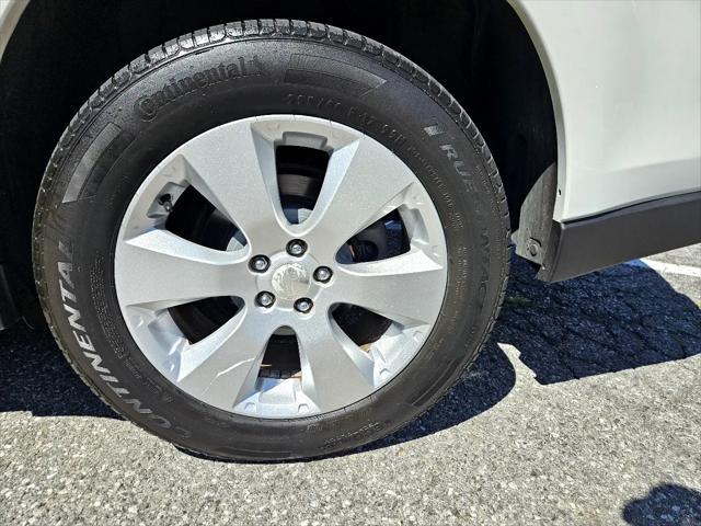 Photo of 2011 Satin White Pearl Subaru Outback