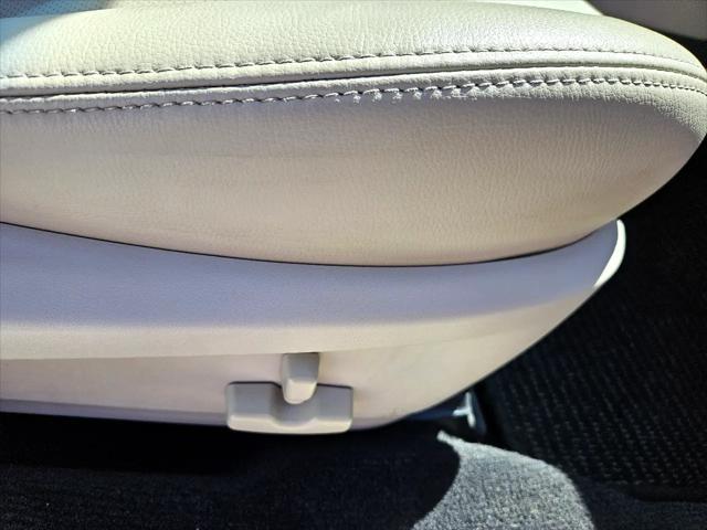 Photo of 2011 Satin White Pearl Subaru Outback