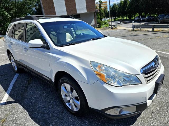 Photo of 2011 Satin White Pearl Subaru Outback