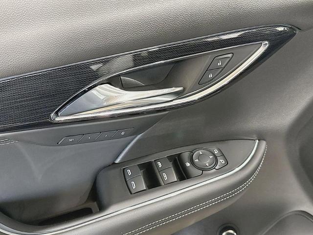 Photo of 2023 White Buick Envision