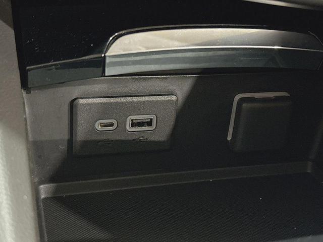 Photo of 2023 White Buick Envision