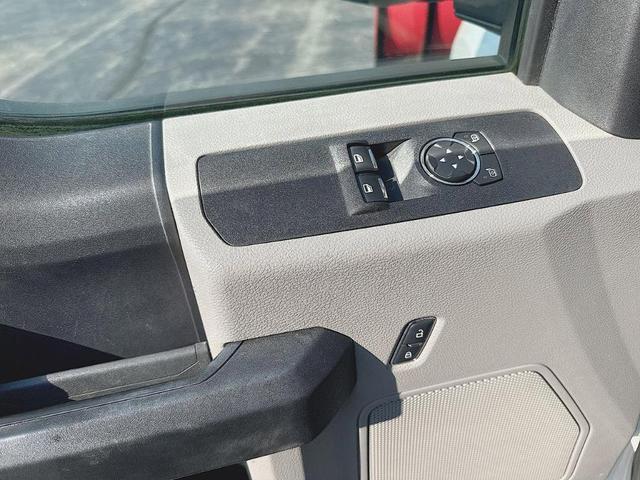 Photo of 2017 White Ford F-250