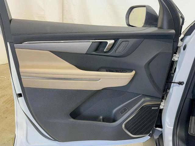 Photo of 2026 White Buick Enclave