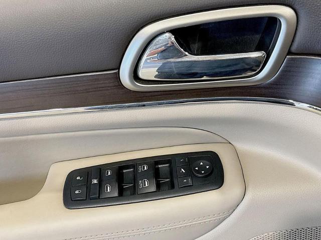 Photo of 2015 Tan Jeep Grand Cherokee