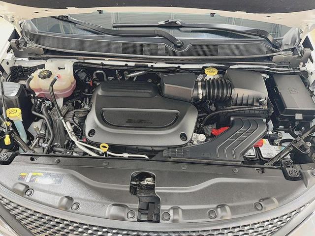 Photo of 2023 White Chrysler Voyager