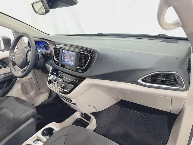 Photo of 2023 White Chrysler Voyager