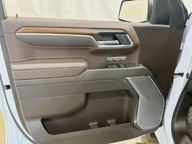 Photo of 2026 White GMC Sierra 1500