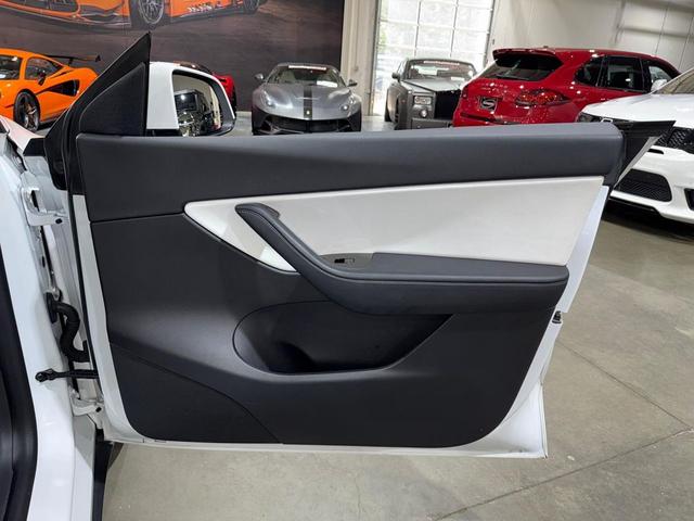 Photo of 2020 Pearl White Multi-Coat Tesla Model Y