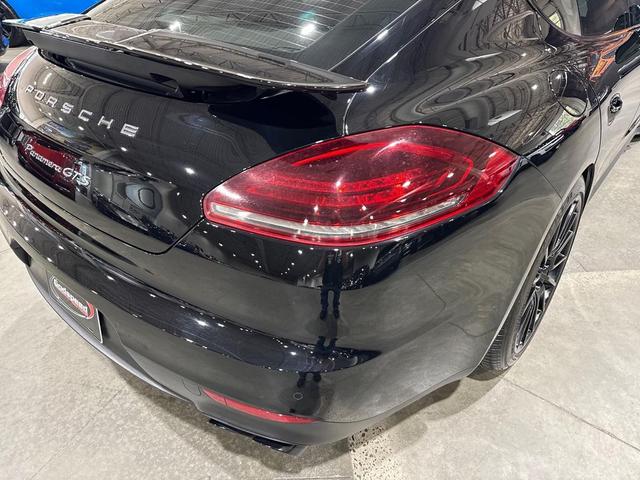 Photo of 2015 Carmine Red Porsche Panamera