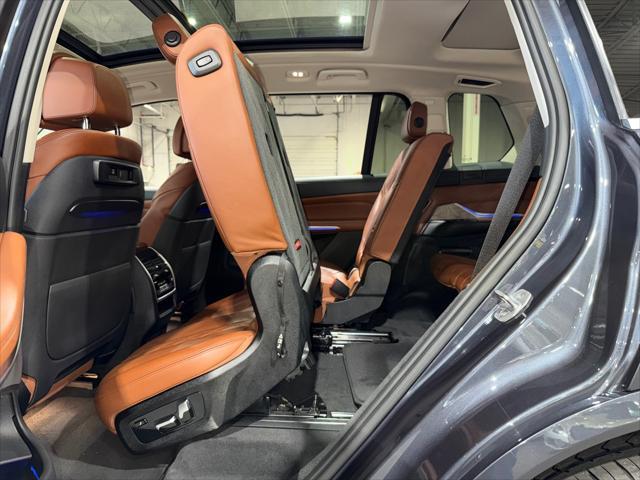 Photo of 2019 Arctic Gray Metallic BMW X7