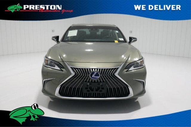 Photo of 2021 Light Green Lexus ES 300h