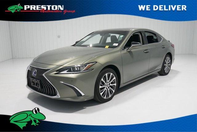 Photo of 2021 Light Green Lexus ES 300h
