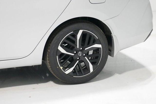 Photo of 2025 Brilliant Silver Metallic Nissan Versa