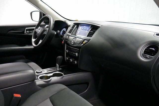 Photo of 2019 Magnetic Black Nissan Pathfinder