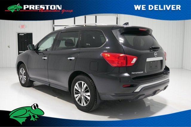 Photo of 2019 Magnetic Black Nissan Pathfinder