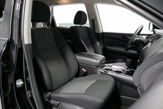 Photo of 2019 Magnetic Black Nissan Pathfinder