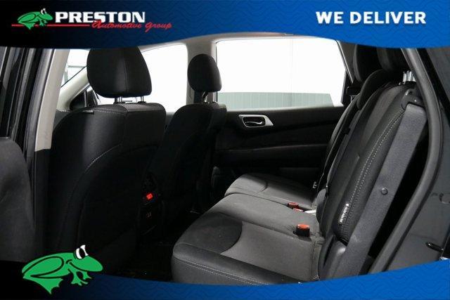 Photo of 2019 Magnetic Black Nissan Pathfinder