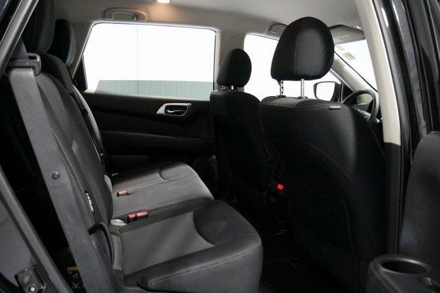 Photo of 2019 Magnetic Black Nissan Pathfinder