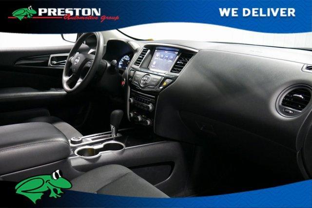 Photo of 2019 Magnetic Black Nissan Pathfinder