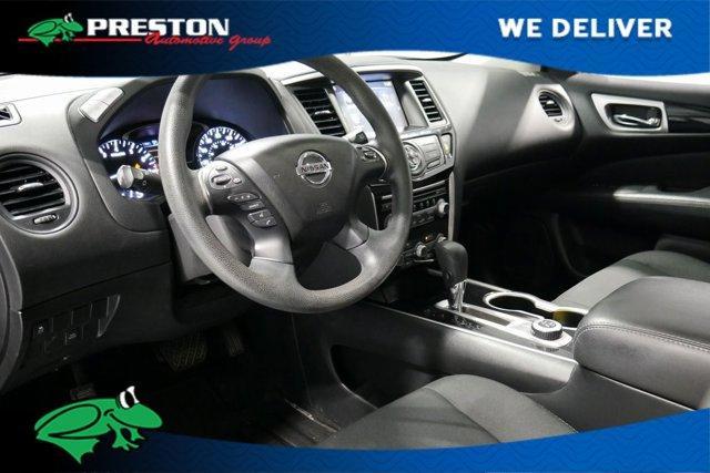 Photo of 2019 Magnetic Black Nissan Pathfinder
