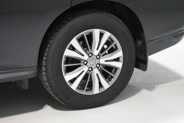 Photo of 2019 Magnetic Black Nissan Pathfinder