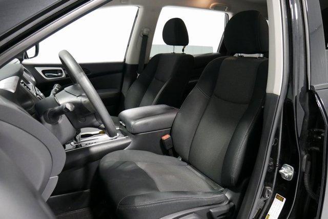 Photo of 2019 Magnetic Black Nissan Pathfinder