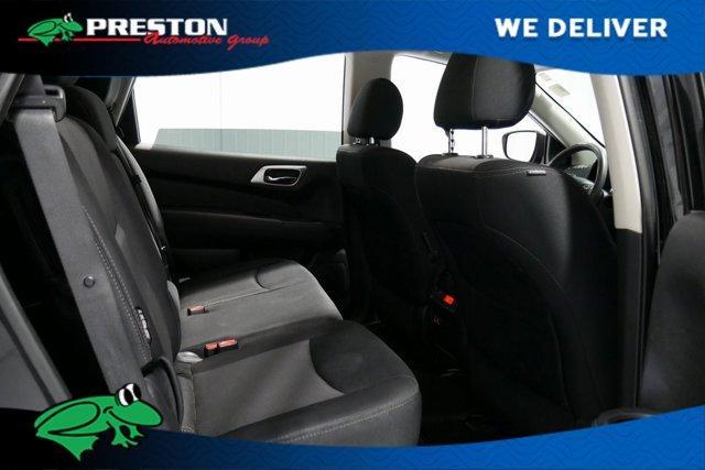 Photo of 2019 Magnetic Black Nissan Pathfinder