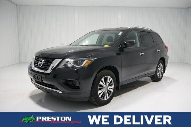 Photo of 2019 Magnetic Black Nissan Pathfinder