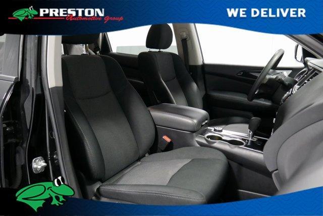 Photo of 2019 Magnetic Black Nissan Pathfinder